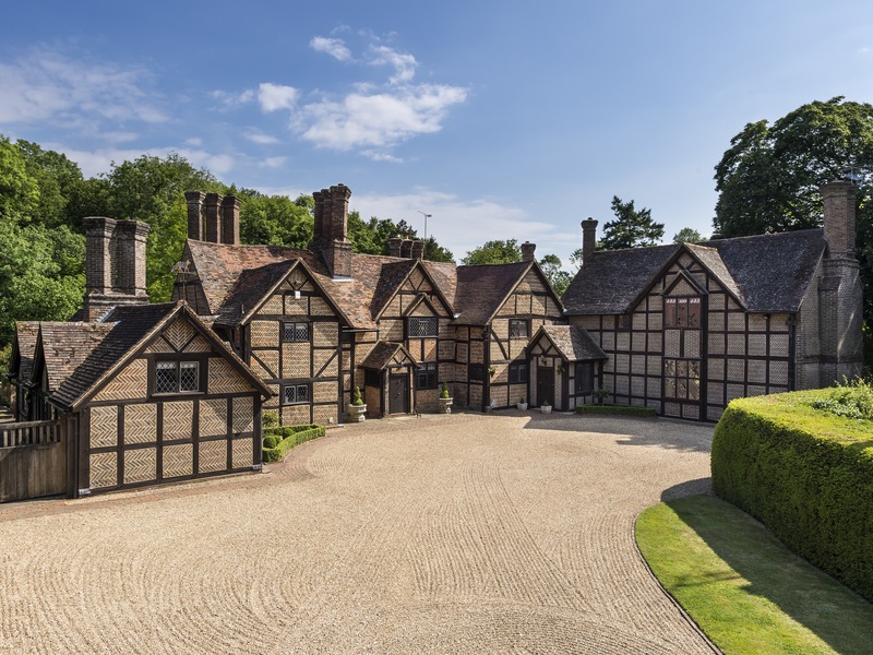 8 Bed House Detached For Sale in Dorking